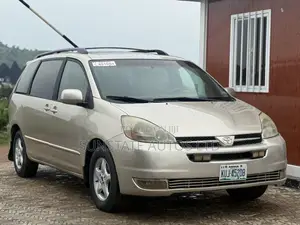 Toyota Sienna 2005 Gold