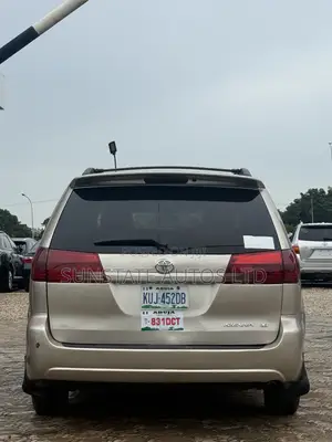 Toyota Sienna 2005 Gold