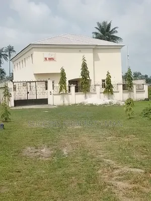 20bdrm House in Eneka for sale