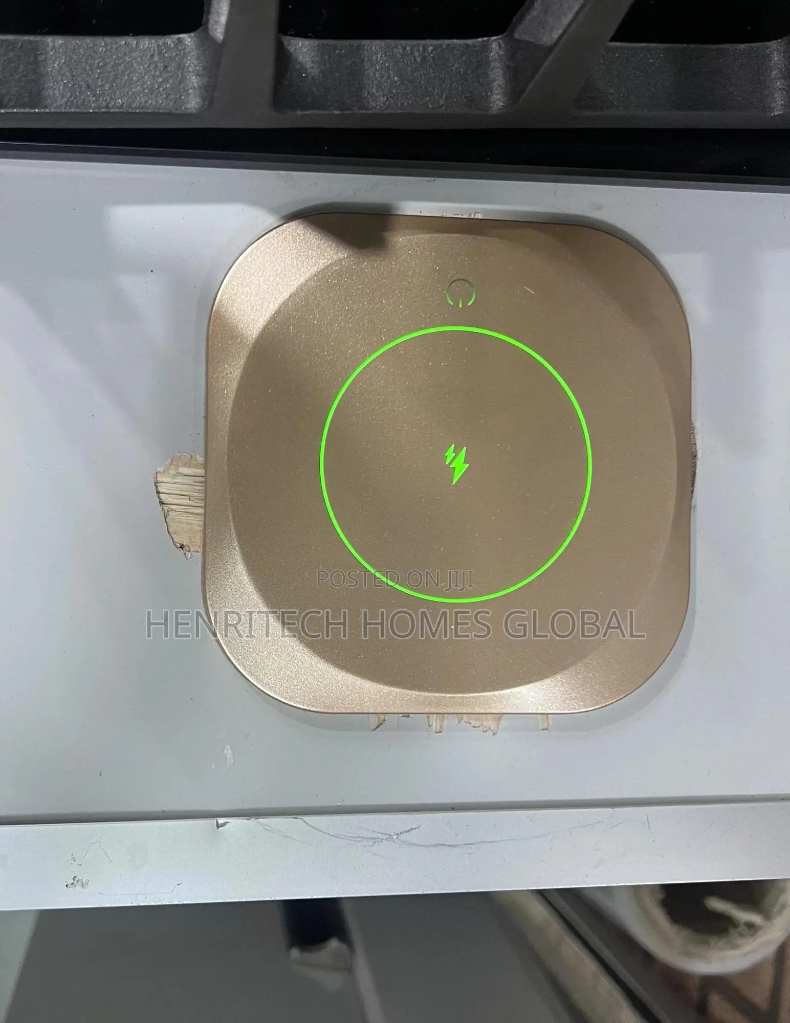 High Quality Automatic Pop-Up Wireless Charger With Bluetooth Speaker