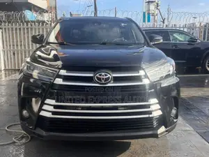 Toyota Highlander SE 4x4 V6 (3.5L 6cyl 8A) 2017 Black