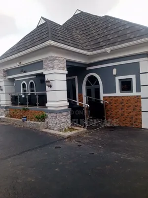 2bdrm Apartment in Ologuneru for rent