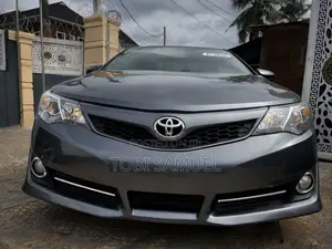 Toyota Camry SE 4dr Sedan (2.5L 4cyl 6A) 2012 Gray