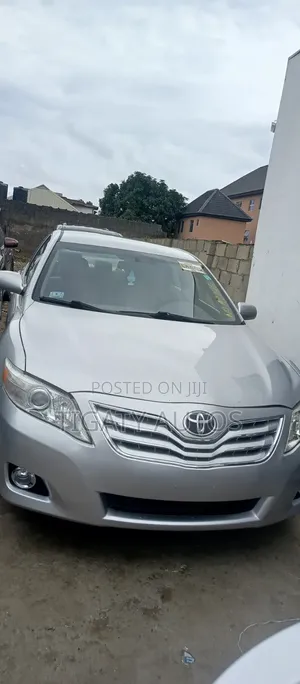Toyota Camry LE 4dr Sedan (2.5L 4cyl 6AM) 2010 Silver