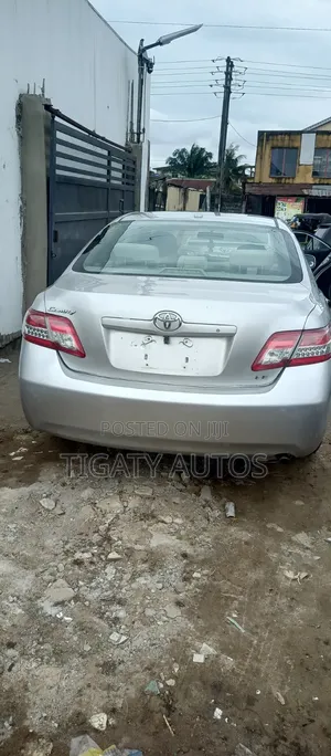 Toyota Camry LE 4dr Sedan (2.5L 4cyl 6AM) 2010 Silver
