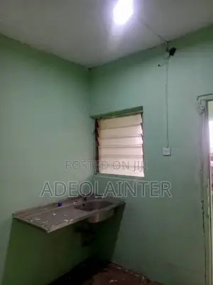 3bdrm Apartment in Adeola Close, Egbeda / Egbeda for rent