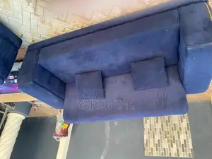 Quality Sitting Room Chairs.