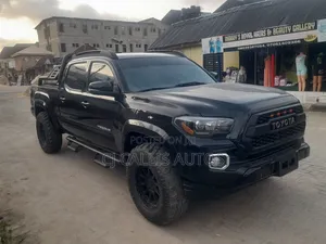 Toyota Tacoma 2017 Black