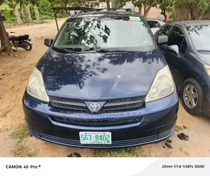 Toyota Sienna 2024 Blue