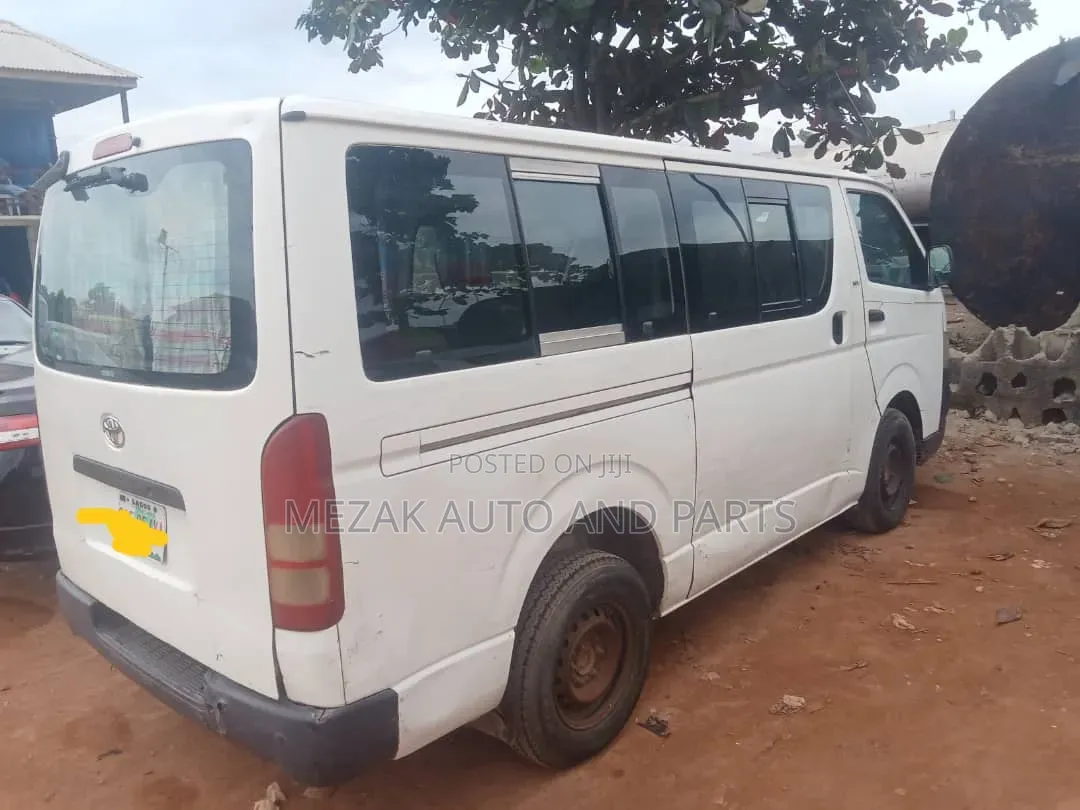 Toyota HiAce 2010 White