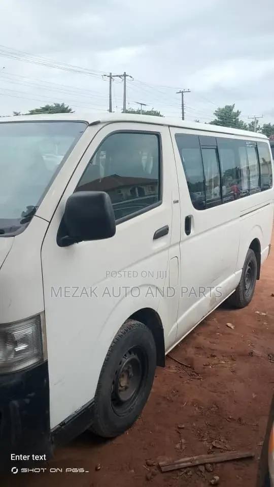 Toyota HiAce 2010 White