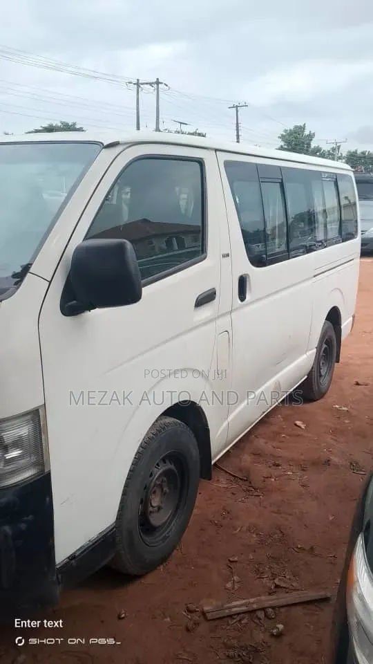 Toyota HiAce 2010 White