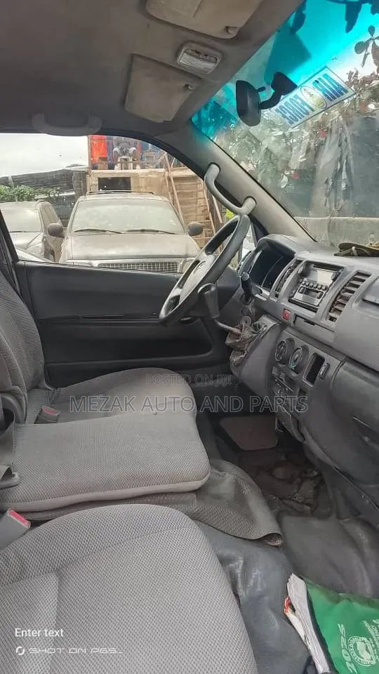 Toyota HiAce 2010 White