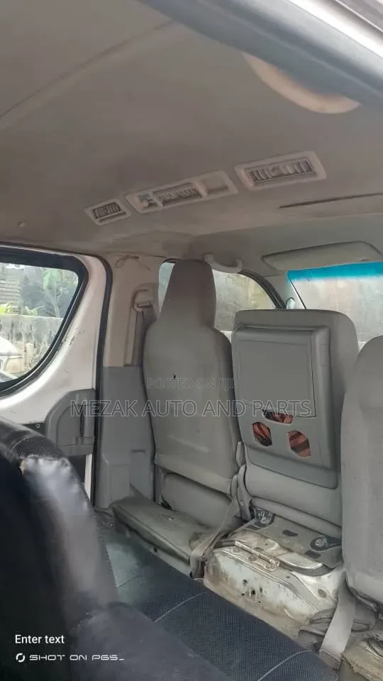 Toyota HiAce 2010 White