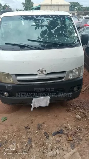 Toyota HiAce 2010 White