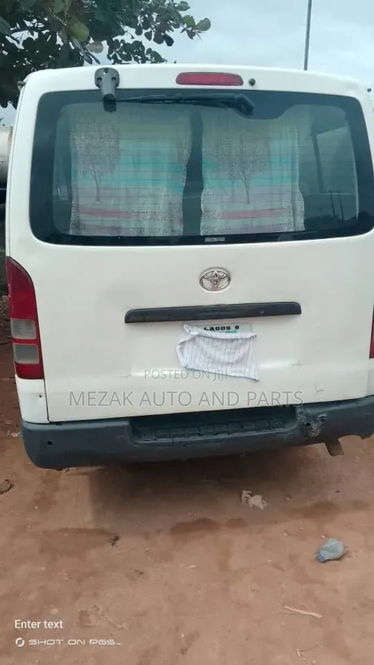 Toyota HiAce 2010 White