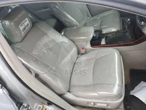 Toyota Avalon Base Seban FWD (3.5L 6cyl 6A) 2011 Silver