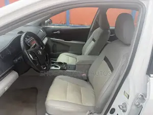 Toyota Camry XLE 4dr Sedan (2.5L 4cyl 6A) 2014 White