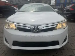 Toyota Camry XLE 4dr Sedan (2.5L 4cyl 6A) 2014 White