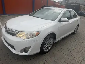 Toyota Camry XLE 4dr Sedan (2.5L 4cyl 6A) 2014 White