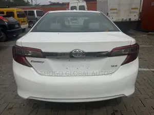 Toyota Camry XLE 4dr Sedan (2.5L 4cyl 6A) 2014 White
