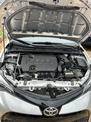 Toyota Corolla LE (1.8L 4cyl 2A) 2018 Silver