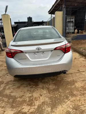Toyota Corolla LE (1.8L 4cyl 2A) 2018 Silver