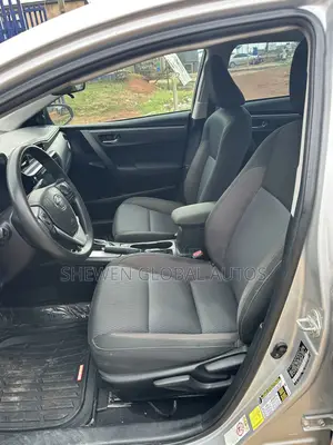 Toyota Corolla LE (1.8L 4cyl 2A) 2018 Silver