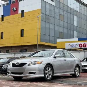 Toyota Camry XLE 4dr Sedan (2.4L 4cyl 5A) 2009 Silver