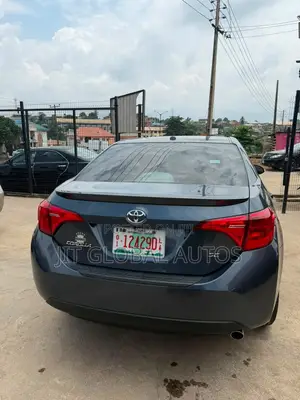 Toyota Corolla SE (1.8L 4cyl 6M) 2019 Gray