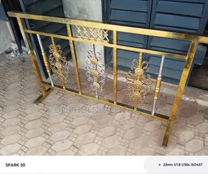 Dephoenix Stainless Handrail and Glass Aluminum Construction