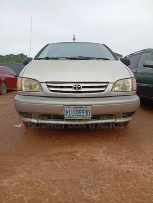 Toyota Sienna 2002 Gold