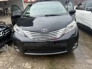 Toyota Sienna XLE 7 Passenger Auto Access Seat (3.5L 6cyl 6A) 2016