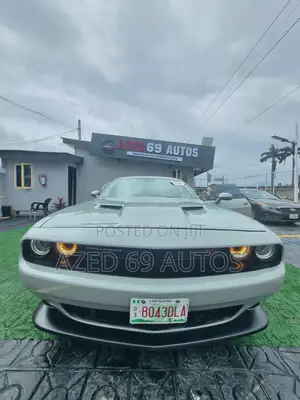 Dodge Challenger SXT 2dr Coupe (3.6L 6cyl 8A) 2015