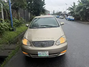 Toyota Corolla LE 2004 Gold