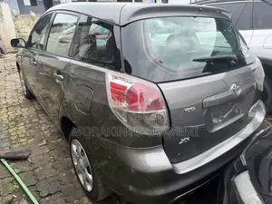Toyota Matrix Hatchback FWD (1.8L 4cyl 5M) 2008 Gray