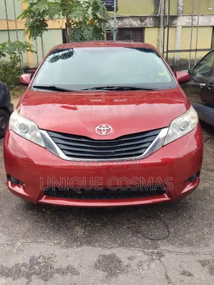 Toyota Sienna LE AWD 7-Passenger 2013 Red