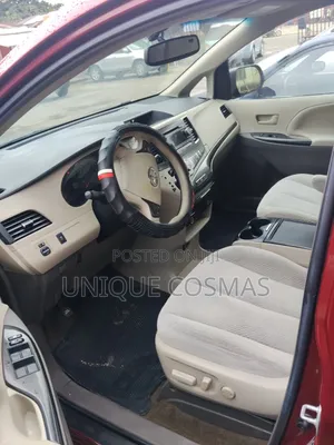 Toyota Sienna LE AWD 7-Passenger 2013 Red