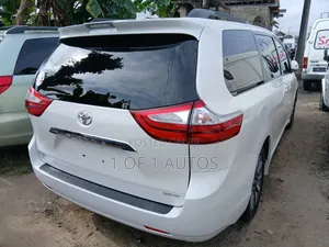 Toyota Sienna 2019 White