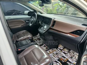 Toyota Sienna 2019 White