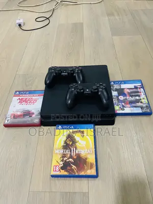 Play Station 4 Slim