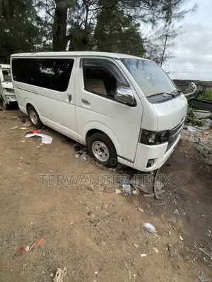 Toyota HiAce 2015 White