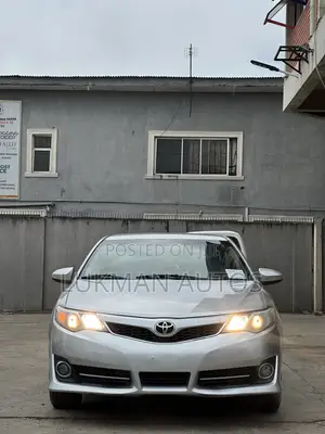 Toyota Camry SE 4dr Sedan (2.5L 4cyl 6A) 2014 Silver