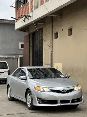 Toyota Camry SE 4dr Sedan (2.5L 4cyl 6A) 2014 Silver