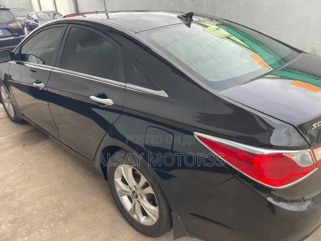 Hyundai Sonata 2011 Black