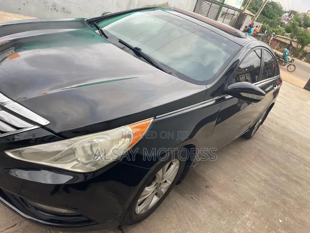 Hyundai Sonata 2011 Black