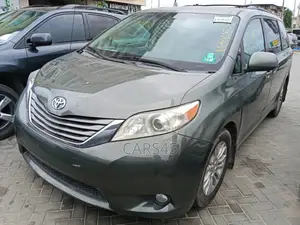 Toyota Sienna 2011 Green
