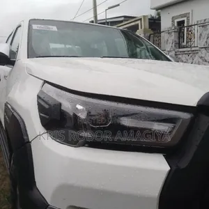 Toyota Hilux 2010 White