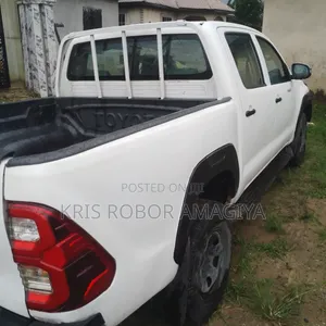 Toyota Hilux 2010 White