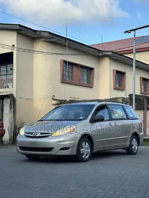Toyota Sienna CE AWD 2008 Gold